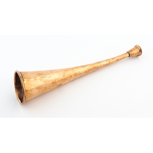 1082 - A Victorian copper Hunting horn, approx 8 1/2