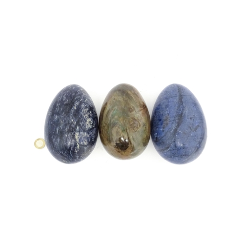 1102 - Natural History / Geology Interest: Three polished hardstone specimen eggs to include a lapis lazuli... 