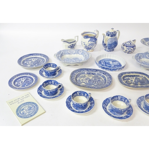 171A - A quantity of assorted blue and white wares to include Palissy Pottery coffee / hot water pot, cups,... 