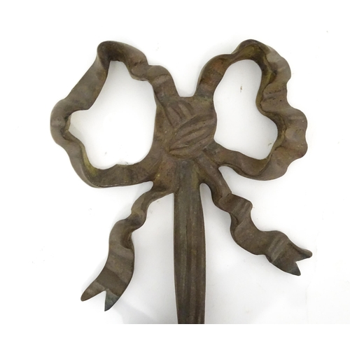 1421 - A cast bronze wall light sconce modelled as a cherub holding aloft a scrolling flower. Approx. 12