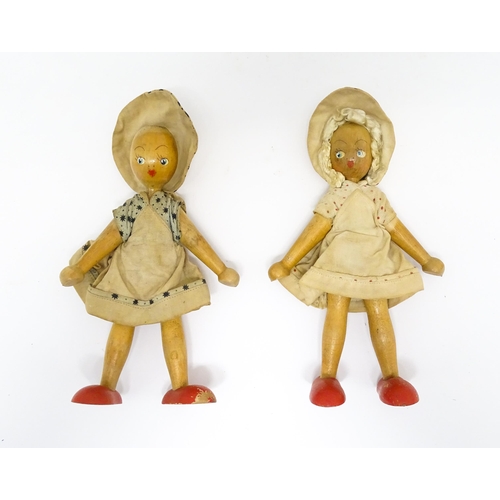 949 - Toys: Two vintage Continental wooden peg dolls with painted features. Approx. 7 1/4