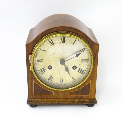 1446 - An early 20thC German walnut cased mantle clock with burr walnut veneered detail and satinwood strin... 