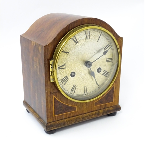 1446 - An early 20thC German walnut cased mantle clock with burr walnut veneered detail and satinwood strin... 