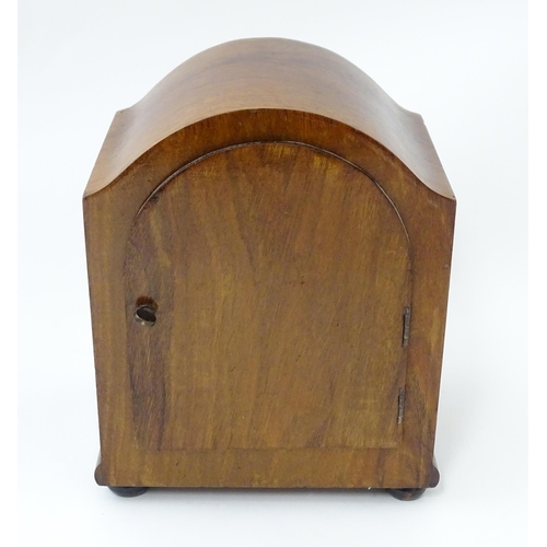 1446 - An early 20thC German walnut cased mantle clock with burr walnut veneered detail and satinwood strin... 