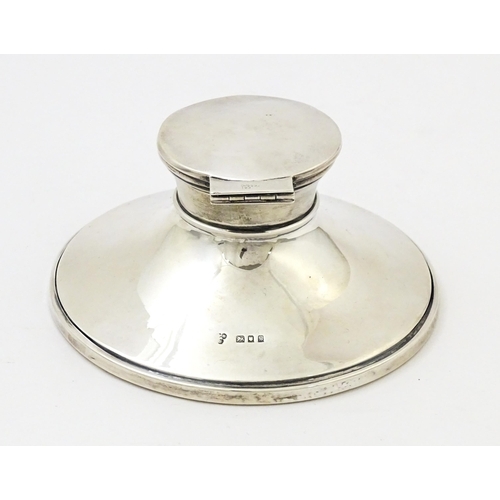 229 - A silver inkwell of capstan form hallmarked London 1922, maker Charles Boyton & Sons Ltd. Approx. 5