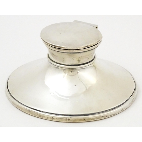 229 - A silver inkwell of capstan form hallmarked London 1922, maker Charles Boyton & Sons Ltd. Approx. 5