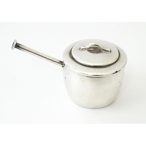 430 - A miniature silver saucepan hallmarked Birmingham 1975, maker W. A. Humphries Ltd. Approx. 1 1/2