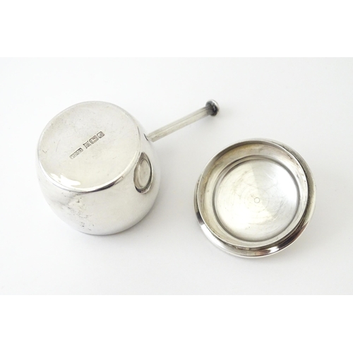 430 - A miniature silver saucepan hallmarked Birmingham 1975, maker W. A. Humphries Ltd. Approx. 1 1/2