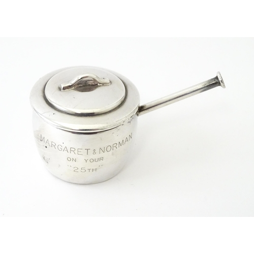 430 - A miniature silver saucepan hallmarked Birmingham 1975, maker W. A. Humphries Ltd. Approx. 1 1/2