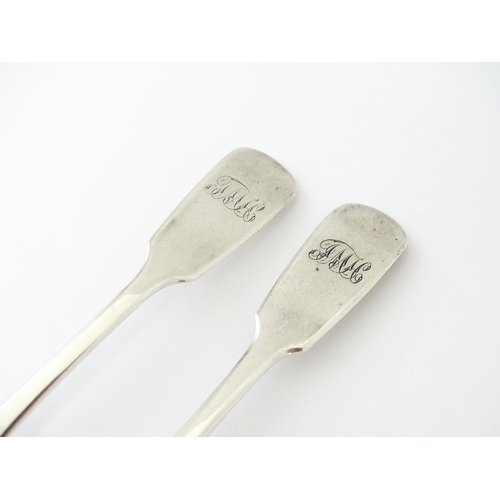 433 - A pair of Victorian silver Fiddle pattern salt spoons, hallmarked London 1855, maker A. B. Savory & ... 