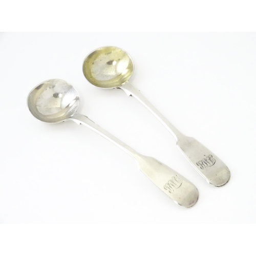 433 - A pair of Victorian silver Fiddle pattern salt spoons, hallmarked London 1855, maker A. B. Savory & ... 