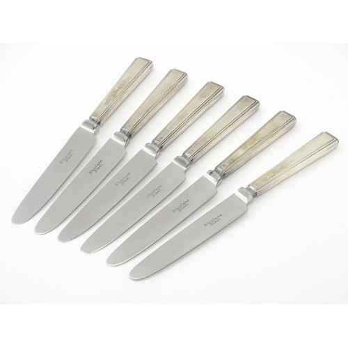 490 - A cased set of six silver handled tea / butter knives hallmarked Sheffield 1932, maker Thomas Bradbu... 