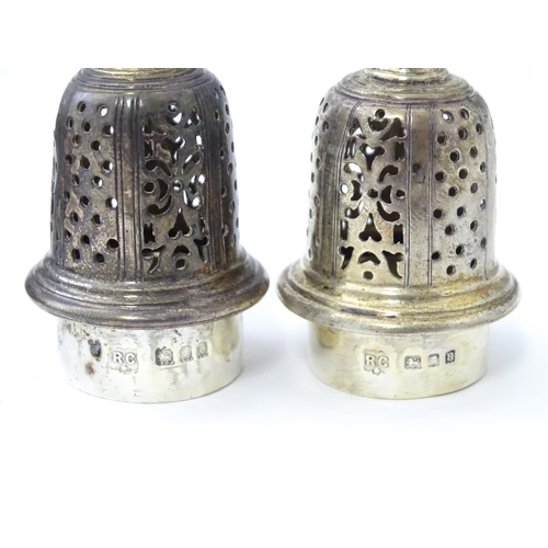 234 - A pair of silver pepperettes hallmarked London 1928 / 1929, maker William Comyns & Sons Ltd. Approx.... 