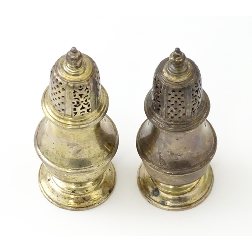 234 - A pair of silver pepperettes hallmarked London 1928 / 1929, maker William Comyns & Sons Ltd. Approx.... 