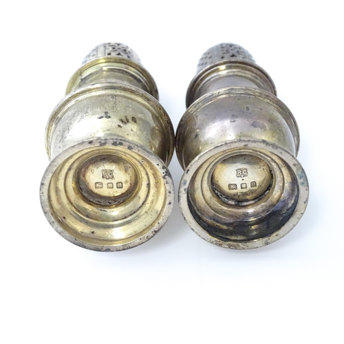 234 - A pair of silver pepperettes hallmarked London 1928 / 1929, maker William Comyns & Sons Ltd. Approx.... 