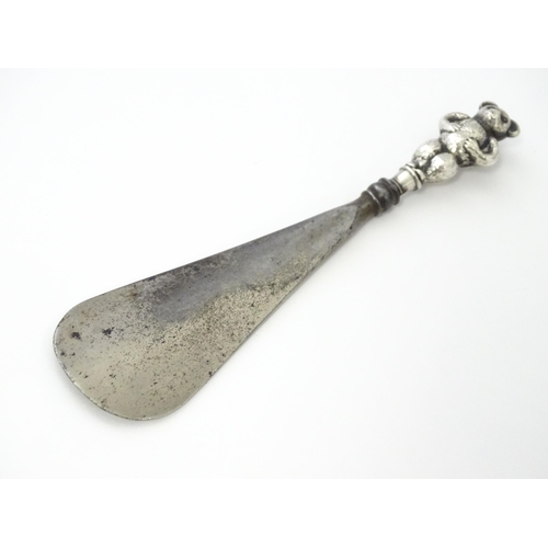 247 - A silver handled shoe horn with teddy bear handle, hallmarked Birmingham 1909. Approx. 5