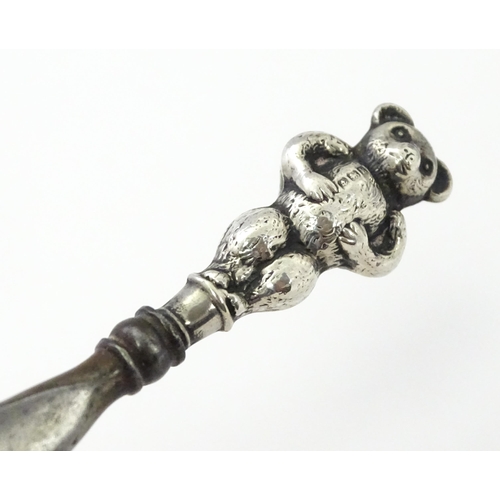 247 - A silver handled shoe horn with teddy bear handle, hallmarked Birmingham 1909. Approx. 5