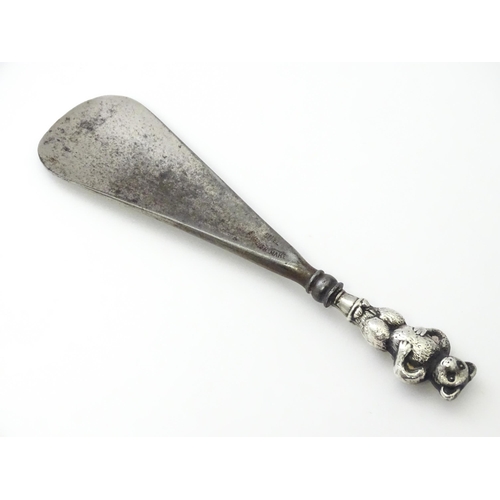 247 - A silver handled shoe horn with teddy bear handle, hallmarked Birmingham 1909. Approx. 5