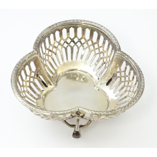 256 - A silver bon bon dish of trefoil form with pierced decoration hallmarked Birmingham 1909, maker Mapp... 