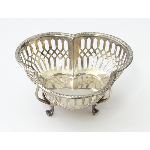 256 - A silver bon bon dish of trefoil form with pierced decoration hallmarked Birmingham 1909, maker Mapp... 