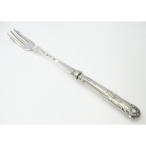 283 - A silver handled pickle fork. Approx. 7 3/4