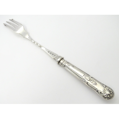 283 - A silver handled pickle fork. Approx. 7 3/4