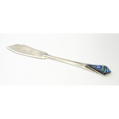 289 - A silver butter knife with abalone / paua detail to handle. Marked STG SIL.  Approx. 5 3/4