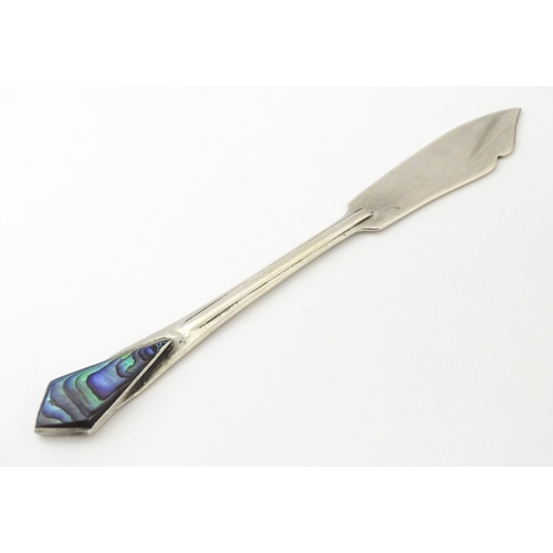 289 - A silver butter knife with abalone / paua detail to handle. Marked STG SIL.  Approx. 5 3/4