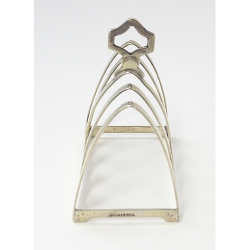 303 - A silver five bar toast rack hallmarked Chester 1938 maker Walker & hall. Approx 3 1/4