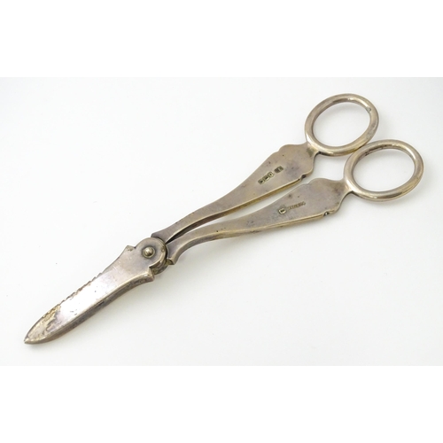 304 - Silver grape shears hallmarked Sheffield 1926 maker Atkin Brothers 7