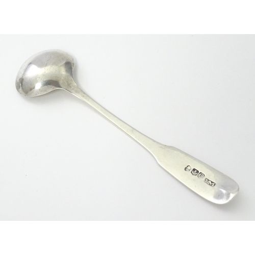 337 - A Scottish silver Fiddle pattern salt spoon hallmarked Edinburgh 1810, maker JM. Approx. 3 3/4