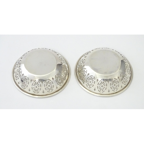 348 - A pair of silver bon bon dishes with pierced decoration, hallmarked Birmingham 1942, maker Levi & Sa... 