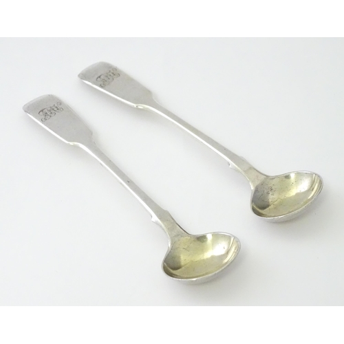 365 - A pair of silver Fiddle pattern salt spoons, hallmarked London 1836, maker John James Whiting. Appro... 