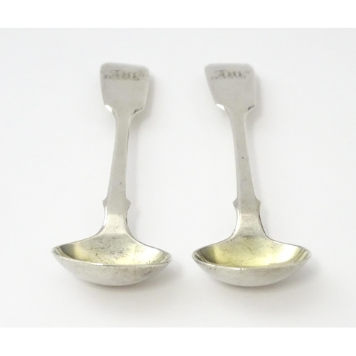 365 - A pair of silver Fiddle pattern salt spoons, hallmarked London 1836, maker John James Whiting. Appro... 