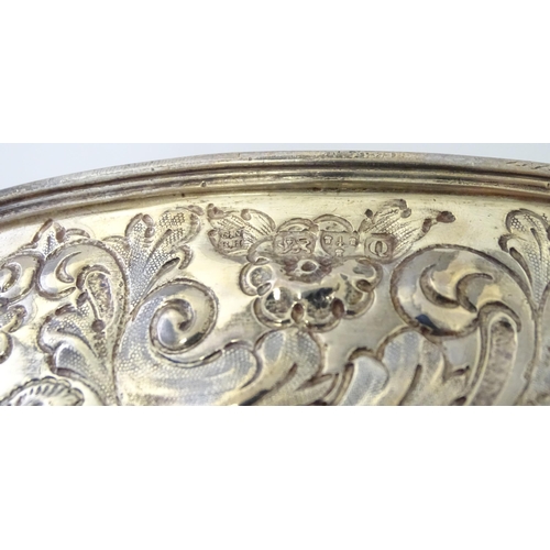 448 - A Victorian silver large pedestal bowl / rose bowl with embossed floral and acanthus scroll detail, ... 