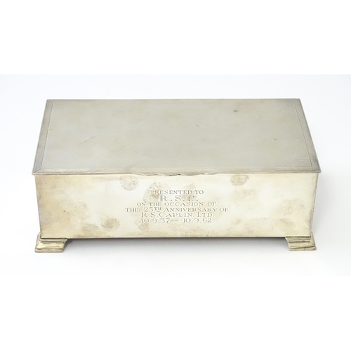 474 - An Art Deco silver table top cigarette box with engine turned decoration and inscription to front, o... 