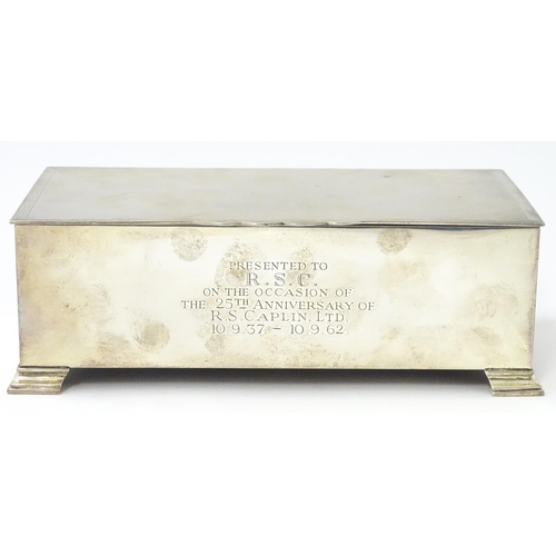 474 - An Art Deco silver table top cigarette box with engine turned decoration and inscription to front, o... 