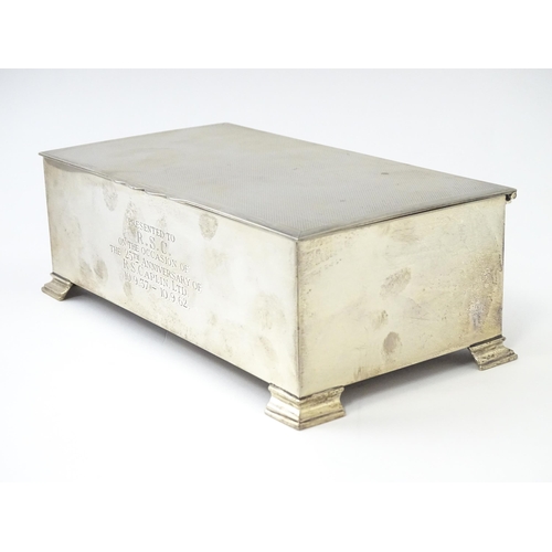 474 - An Art Deco silver table top cigarette box with engine turned decoration and inscription to front, o... 