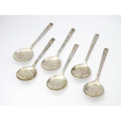 489 - A set of six silver soup / ice cream spoons, hallmarked Sheffield 1958 / 1959, maker Viner's Ltd. Ca... 