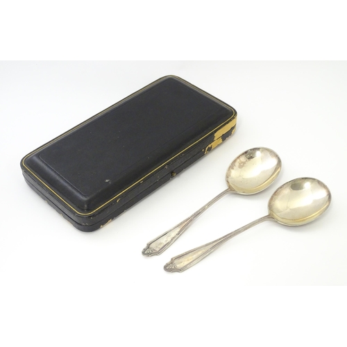 495 - A cased pair of silver fruit servers hallmarked Sheffield 1924, maker Cooper Brothers & Sons Ltd. Ap... 