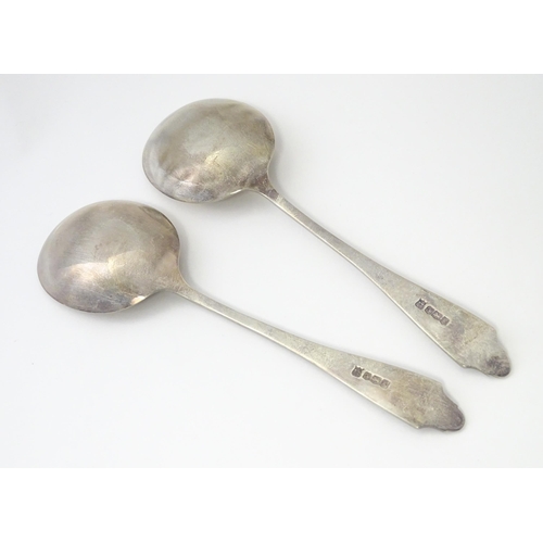 495 - A cased pair of silver fruit servers hallmarked Sheffield 1924, maker Cooper Brothers & Sons Ltd. Ap... 