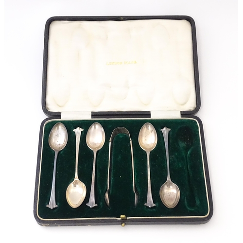 496 - Five silver Onslow pattern teaspoons hallmarked London 1925. Together with matching silver sugar ton... 