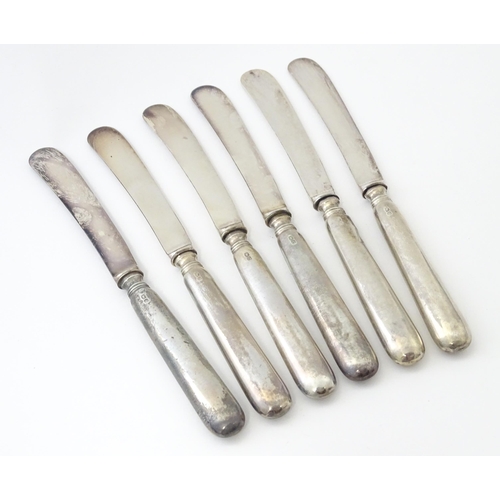 498 - A set of six silver handled tea knives hallmarked Sheffield 1926, maker Hawksworth, Eyre & Co. Cased... 