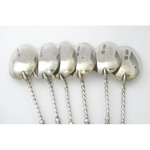 500 - A cased set of six silver teaspoons with tongs and sifter spoon en suite, hallmarked Birmingham 1904... 