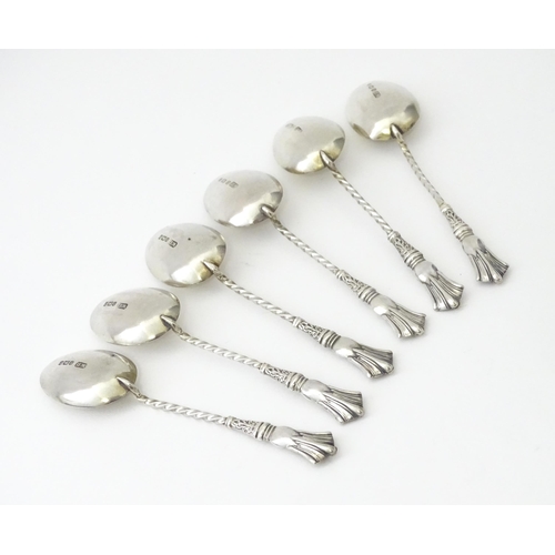 500 - A cased set of six silver teaspoons with tongs and sifter spoon en suite, hallmarked Birmingham 1904... 