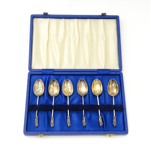 502 - A cased set of six Victorian silver teaspoons with apostle finials, hallmarked London 1898, maker Wi... 