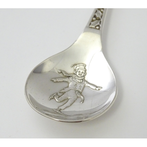 507 - A silver teaspoon 'The 1976 John Pinches Christmas Spoon', hallmarked London 1976, maker John Pinche... 