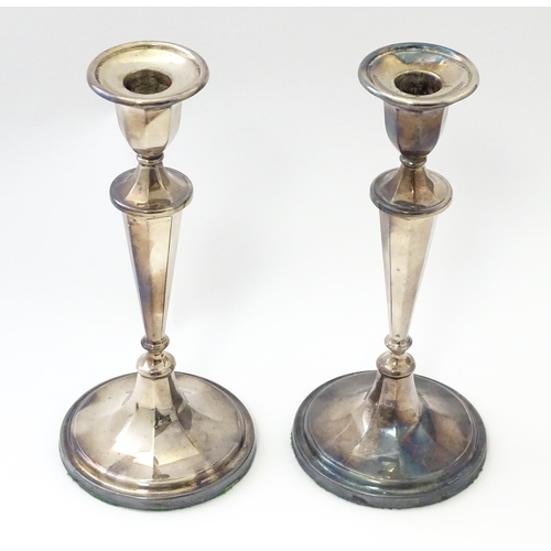 462 - A pair of silver candlesticks hallmarked Sheffield 1978, maker Roberts & Belk Ltd. Approx. 8 1/4