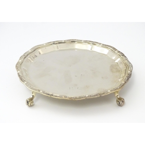 465 - A silver card tray hallmarked Birmingham 1964, maker Garrard & Co. Ltd. Approx. 6 1/4