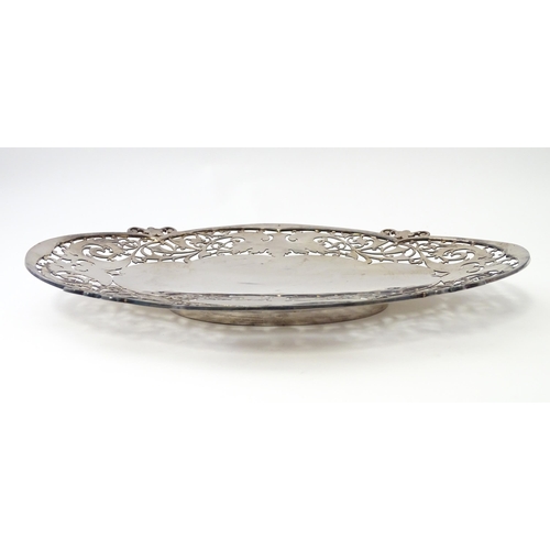 466 - A silver dish with pierced openwork decoration, hallmarked Sheffield 1960, maker Viner’s Ltd. Approx... 